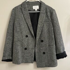 Classy and comfortable blazer; tweed detailing; size M